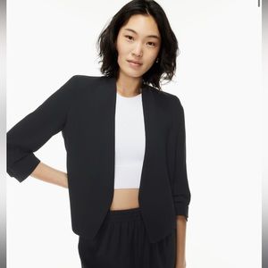 Aritzia Babaton Macauley “Power Hip” Blazer